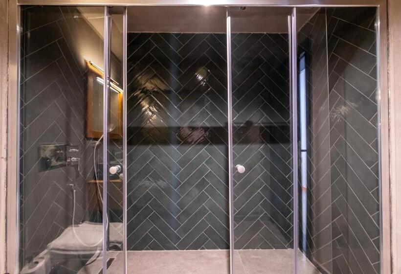 标准间, Isolina Bodrum