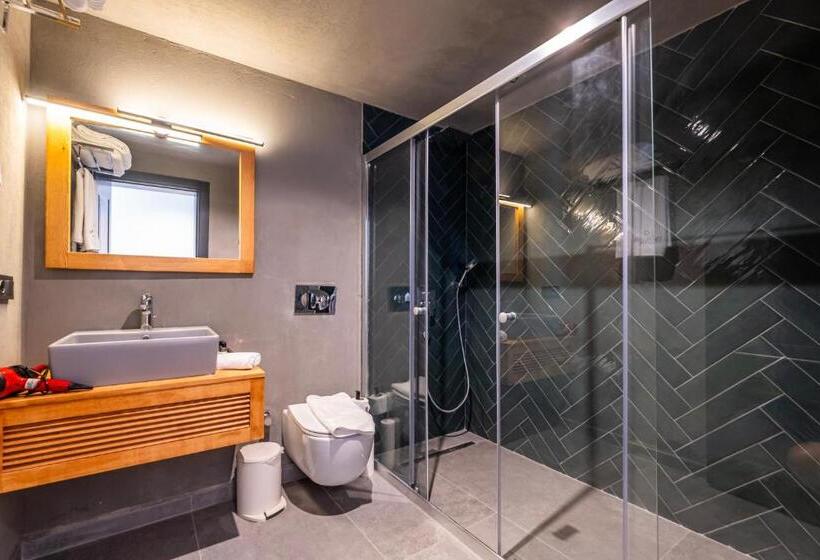 经济房, Isolina Bodrum