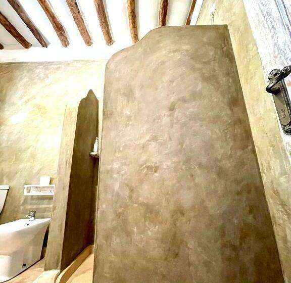 اتاق لوکس, Nyumba Ya Afrika