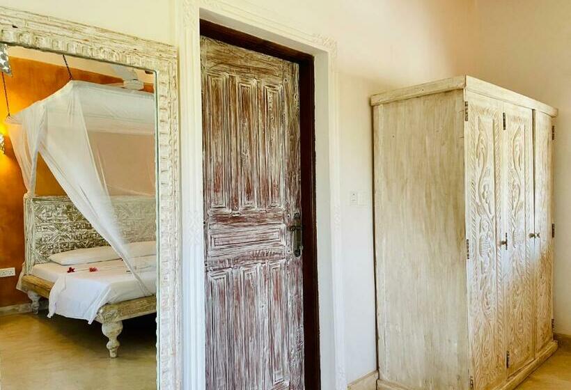 اتاق لوکس با بالکن, Nyumba Ya Afrika