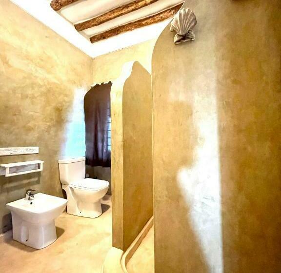 اتاق لوکس با بالکن, Nyumba Ya Afrika