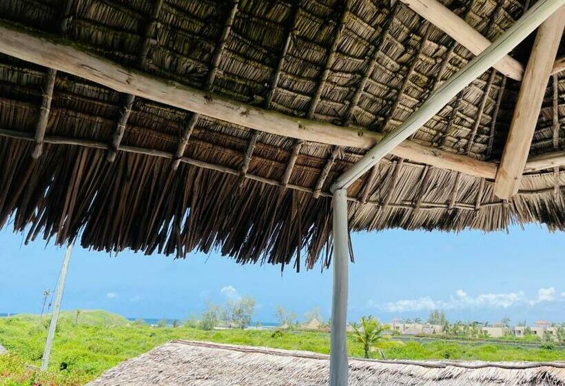 اتاق لوکس با بالکن, Nyumba Ya Afrika