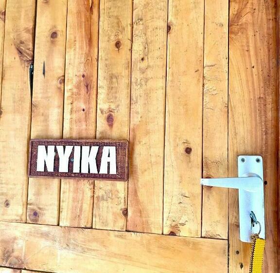 اتاق استاندارد, Nyumba Ya Afrika