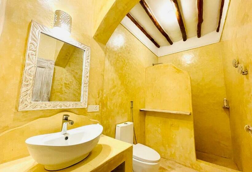 اتاق لوکس, Nyumba Ya Afrika