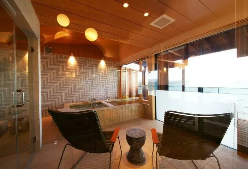Villa 3 Makuuhuonetta, 瑠璃浜