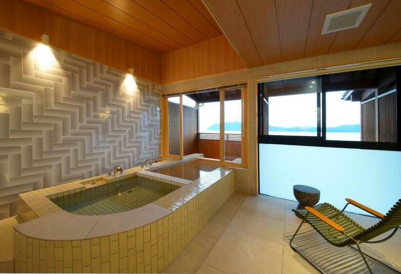 スリーベッドルーム　ヴィラ, 瑠璃浜