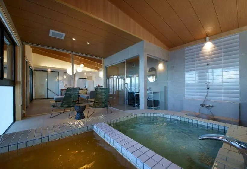 Villa 3 Makuuhuonetta, 瑠璃浜