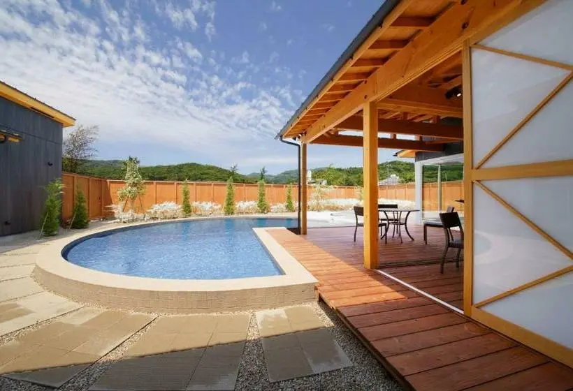 Villa 2 Makuuhuonetta, 瑠璃浜