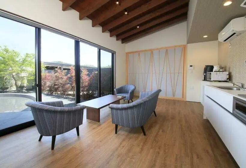 Villa 2 Makuuhuonetta, 瑠璃浜