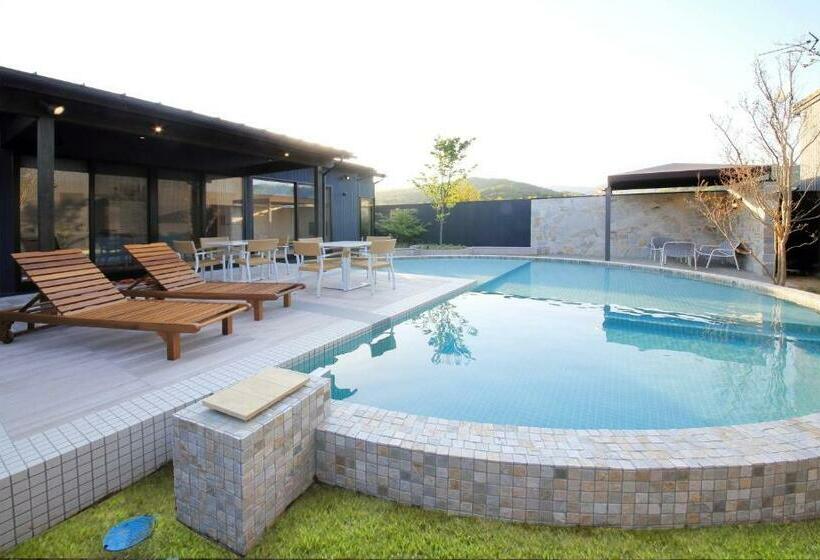 ツーベッドルーム　ヴィラ, 瑠璃浜