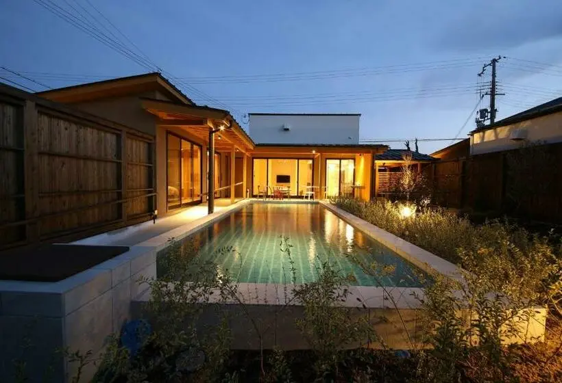 Villa 2 Makuuhuonetta, 瑠璃浜