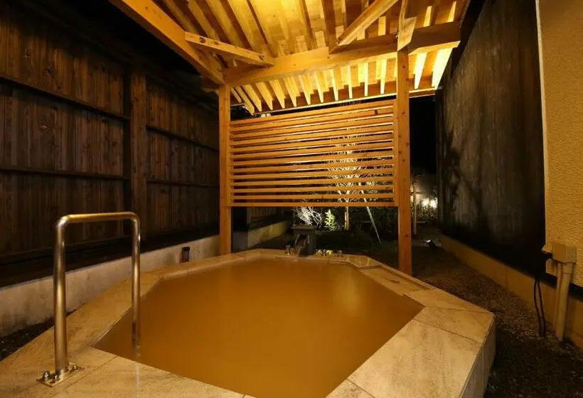 Villa 2 Makuuhuonetta, 瑠璃浜