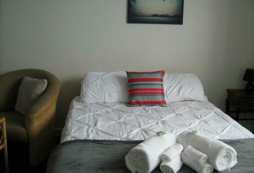 جناح, Downtown Backpackers & Accommodation