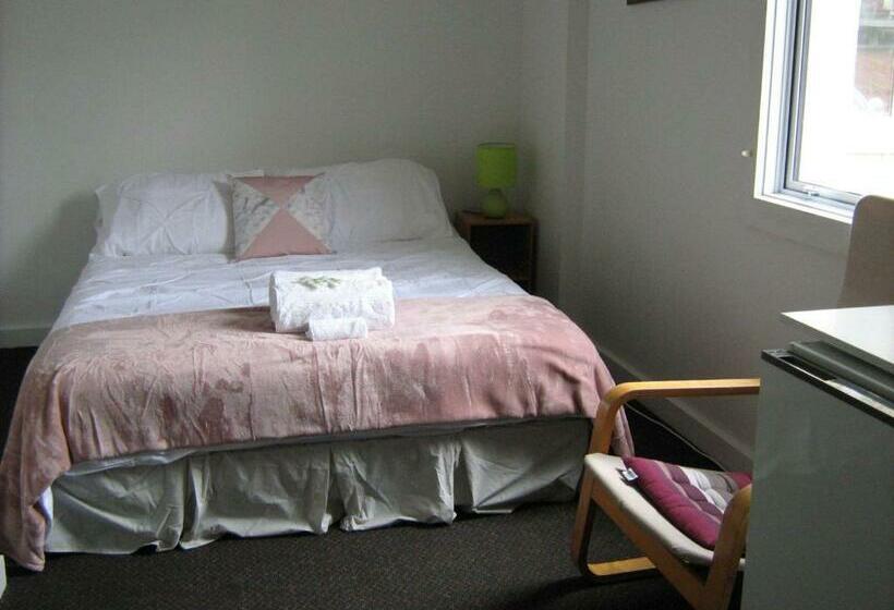 جناح, Downtown Backpackers & Accommodation