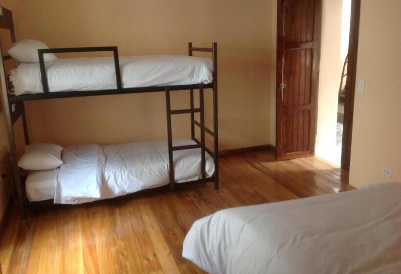 חדר משפחתי, Huasi Lodge