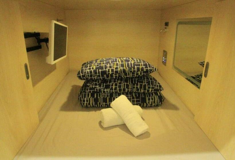 Capsule, Podbed Coogee Beachside