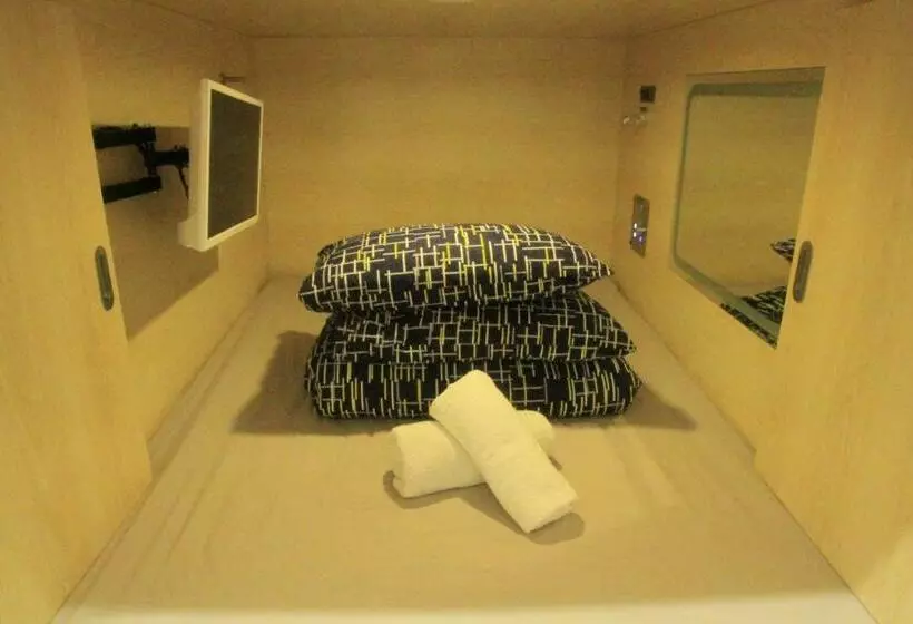 Capsule, Podbed Coogee Beachside