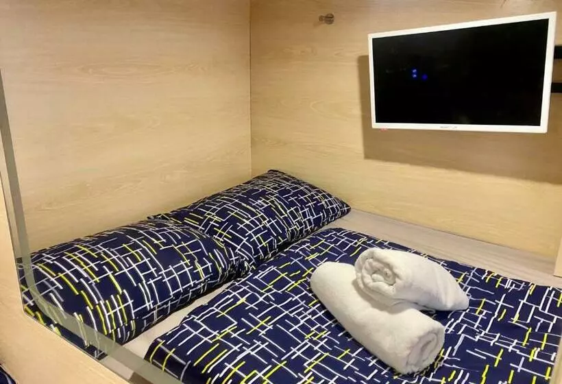 Capsule, Podbed Coogee Beachside