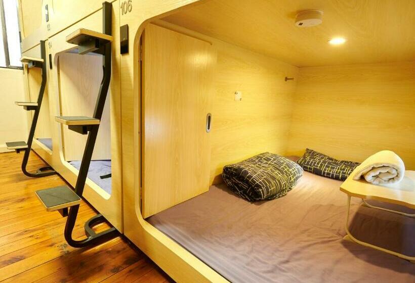 Capsule, Podbed Coogee Beachside