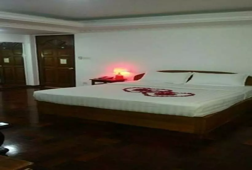 اتاق استاندارد, Airport Inn