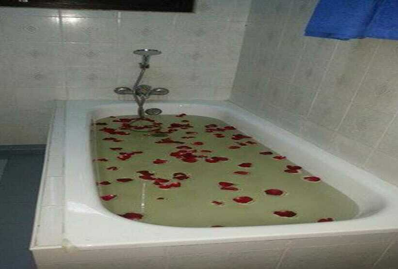 اتاق استاندارد, Airport Inn