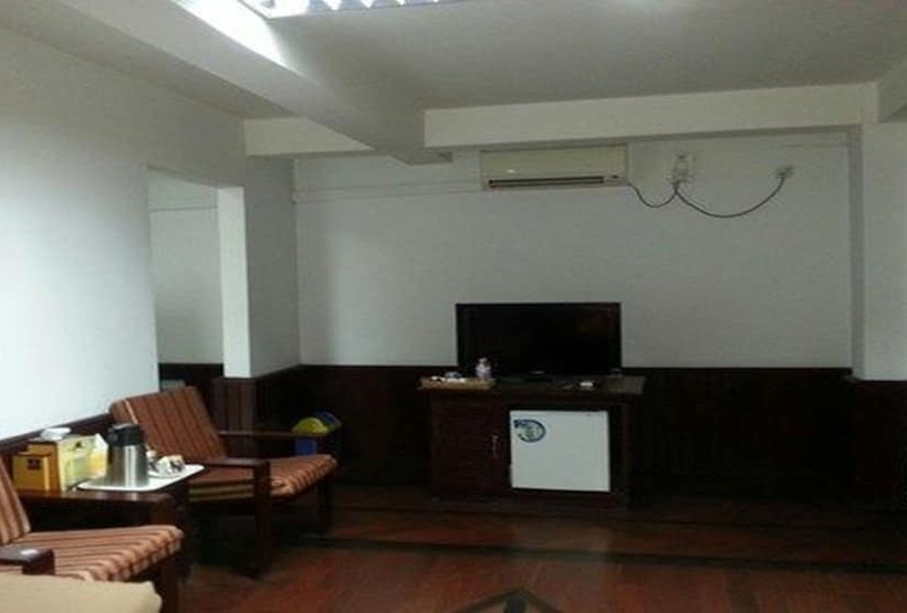 اتاق استاندارد, Airport Inn