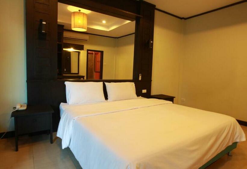 带阳台的高级房间, Nice Resort Pattaya