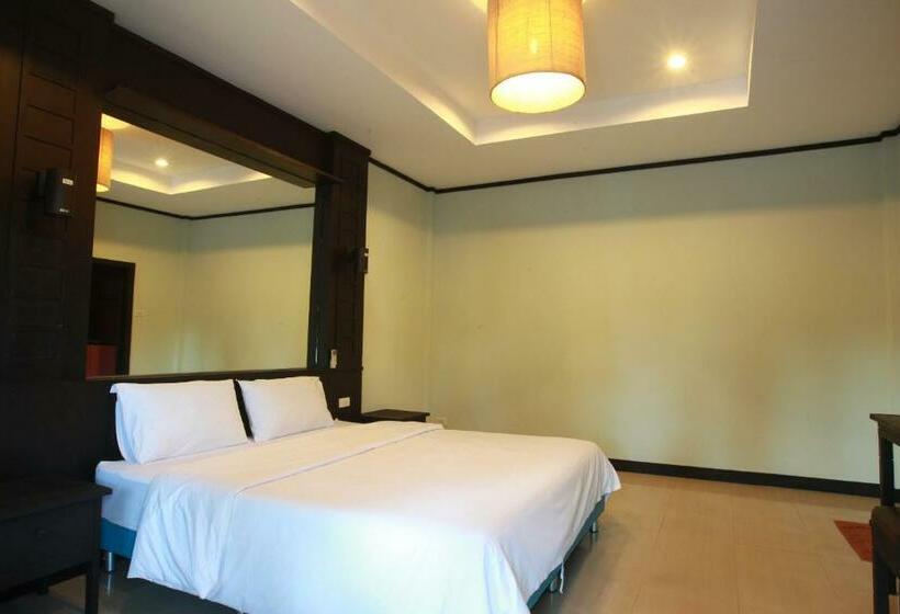 带阳台的高级房间, Nice Resort Pattaya