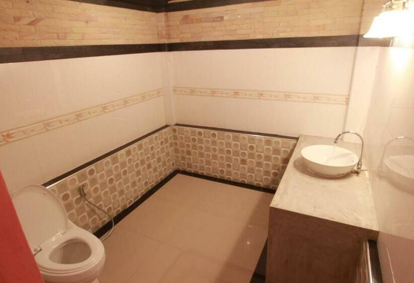 带阳台的高级房间, Nice Resort Pattaya