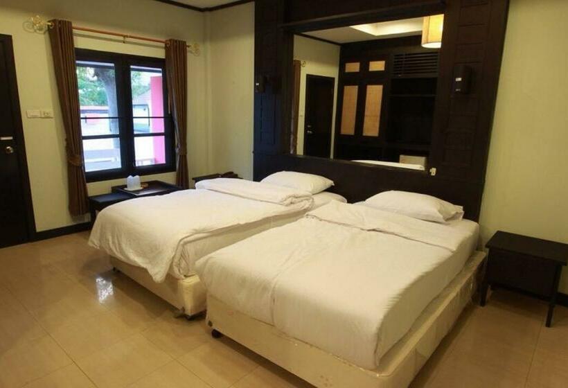 带阳台的高级房间, Nice Resort Pattaya