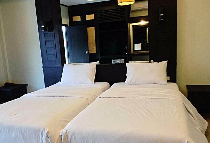 带阳台的高级房间, Nice Resort Pattaya