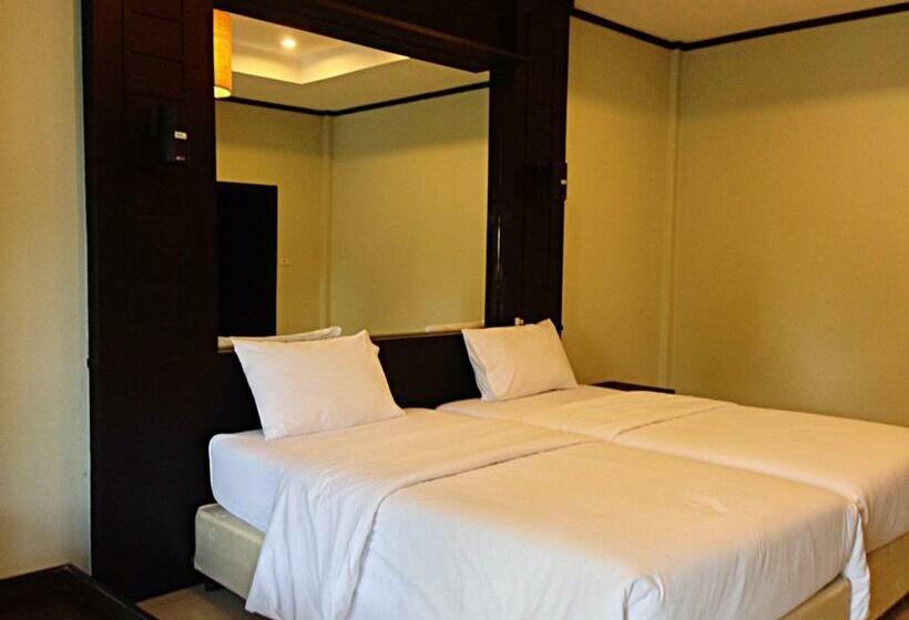 带阳台的高级房间, Nice Resort Pattaya