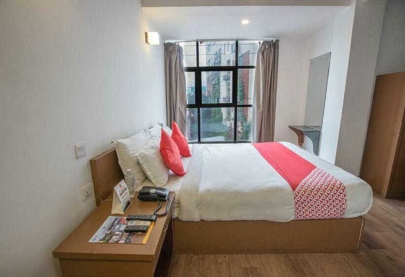 Deluxe Rum, Prince Plaza