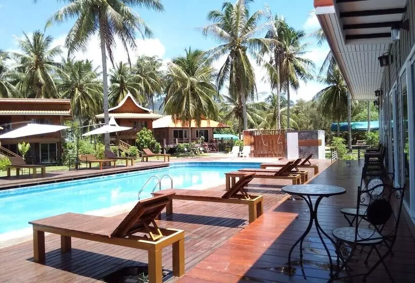 プールの見えるスーペリアルーム, The Ford Sunset Beach Resort