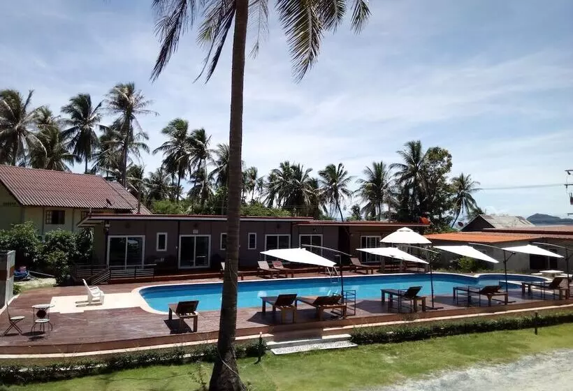 プールの見えるスーペリアルーム, The Ford Sunset Beach Resort
