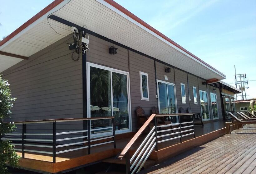 スーペリアトリプルルーム, The Ford Sunset Beach Resort