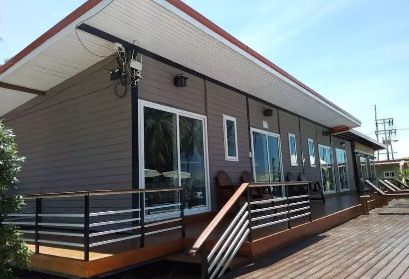 スーペリアトリプルルーム, The Ford Sunset Beach Resort