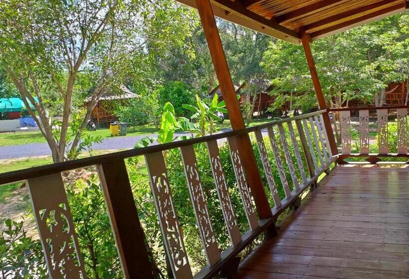 家族用バンガロー, The Ford Sunset Beach Resort