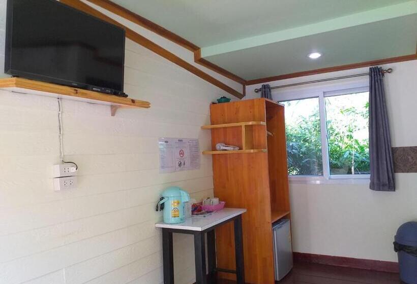 プールの見えるスーペリアルーム, The Ford Sunset Beach Resort