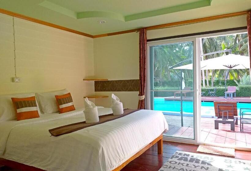 プールの見えるスーペリアルーム, The Ford Sunset Beach Resort