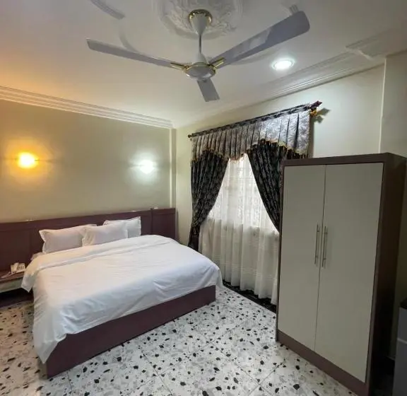 Standard Yhden Hengen Huone, George Vee Hotel Ltd