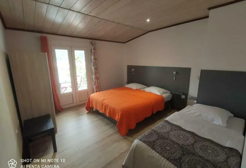 اتاق استاندارد سه نفره, Villa Grondin