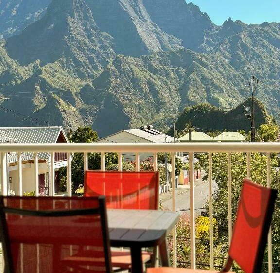 اتاق استاندارد چهار تخته, Villa Grondin