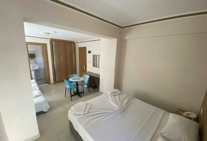 Deluxe Neljän Hengen Huone, Astoria Life