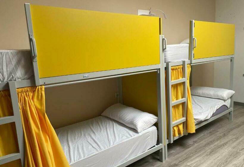 سرير فى غرفة مشتركه, Hostel Llanes