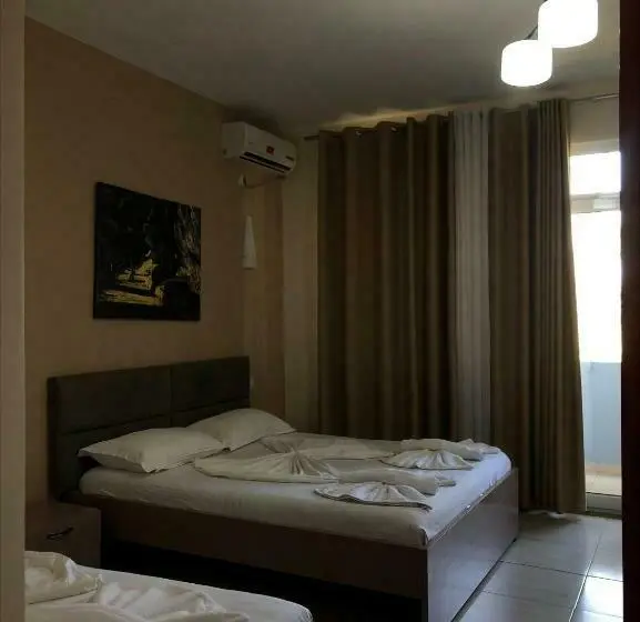 اتاق ساده سه‌ نفره, Divjaka Resort