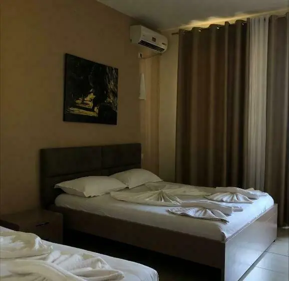 اتاق ساده سه‌ نفره, Divjaka Resort