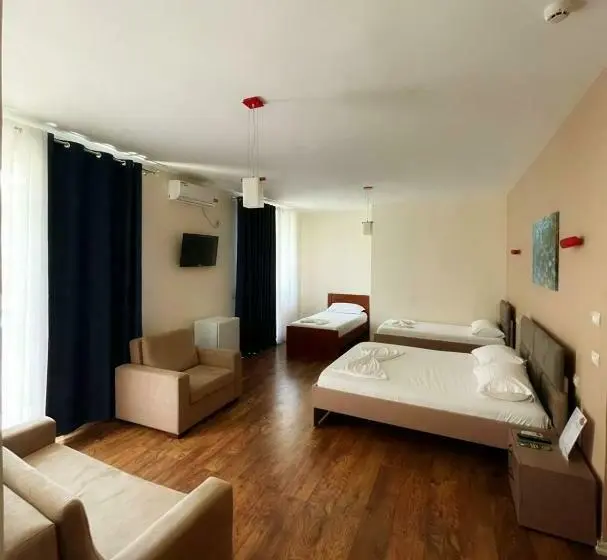 اتاق لوکس خانوادگی, Divjaka Resort