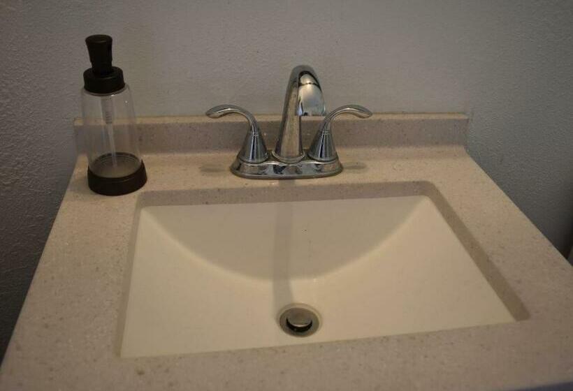 オーシャンビュースタンダードルーム, Mailan Hale Hostel