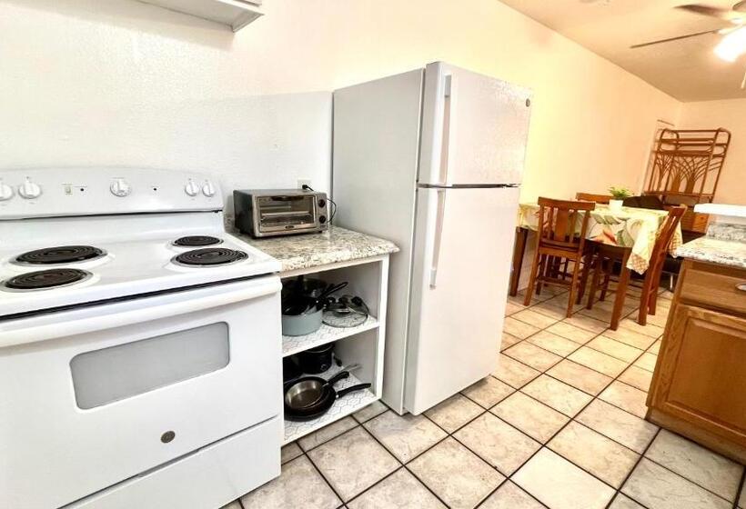 バス共有のスタンダードルーム, Mailan Hale Hostel